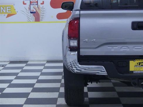 Used 2021 Toyota Tacoma SR5 AWD/4WD image 26