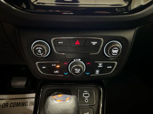Used 2020 Jeep Compass Limited AWD/4WD image 28