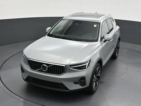 Used 2024 Volvo XC40 B5 Plus AWD/4WD image 23