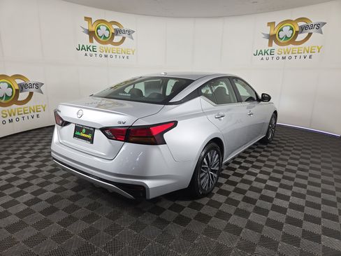 Used 2024 Nissan Altima 2.5 SV FWD image 9