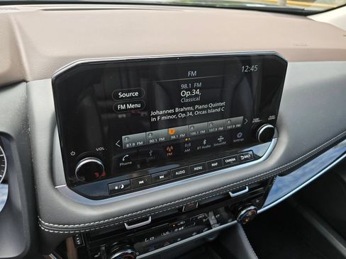 Used 2023 Nissan Rogue SL w/ SL Premium Package AWD/4WD image 32