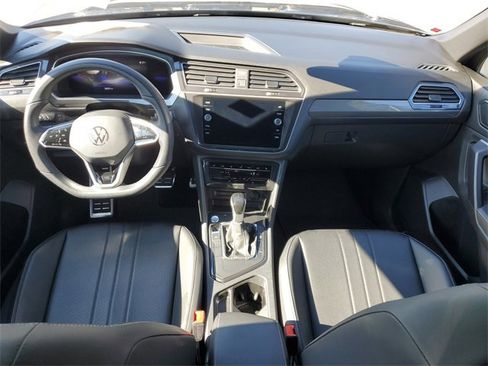 Used 2023 Volkswagen Tiguan SE R-Line image 15