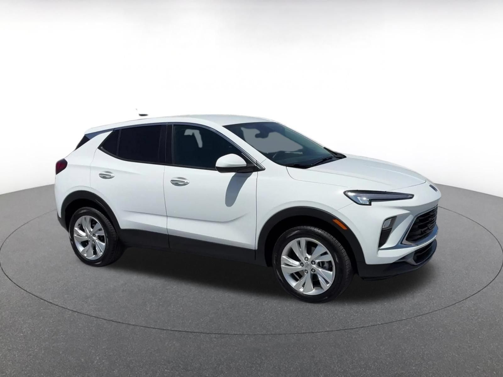 Used 2025 Buick Encore GX Preferred AWD/4WD image 2