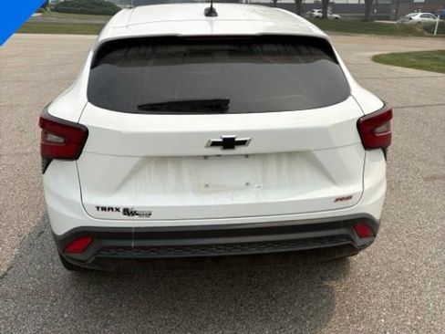 Used 2024 Chevrolet Trax RS w/ Sunroof Package FWD image 5