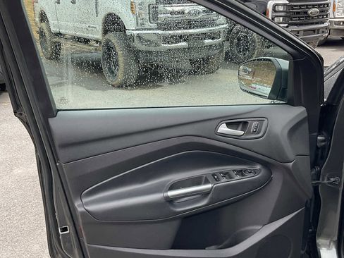 Used 2018 Ford Escape SE image 20