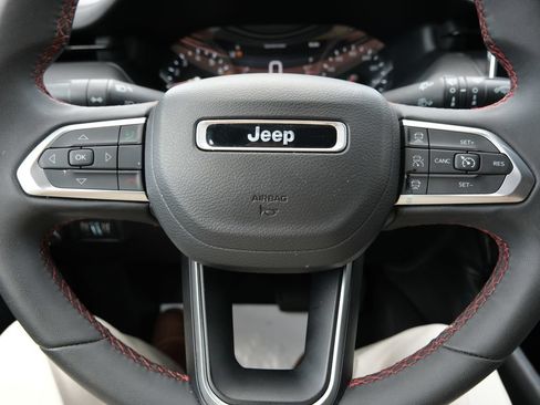 Used 2025 Jeep Compass Trailhawk AWD/4WD image 16