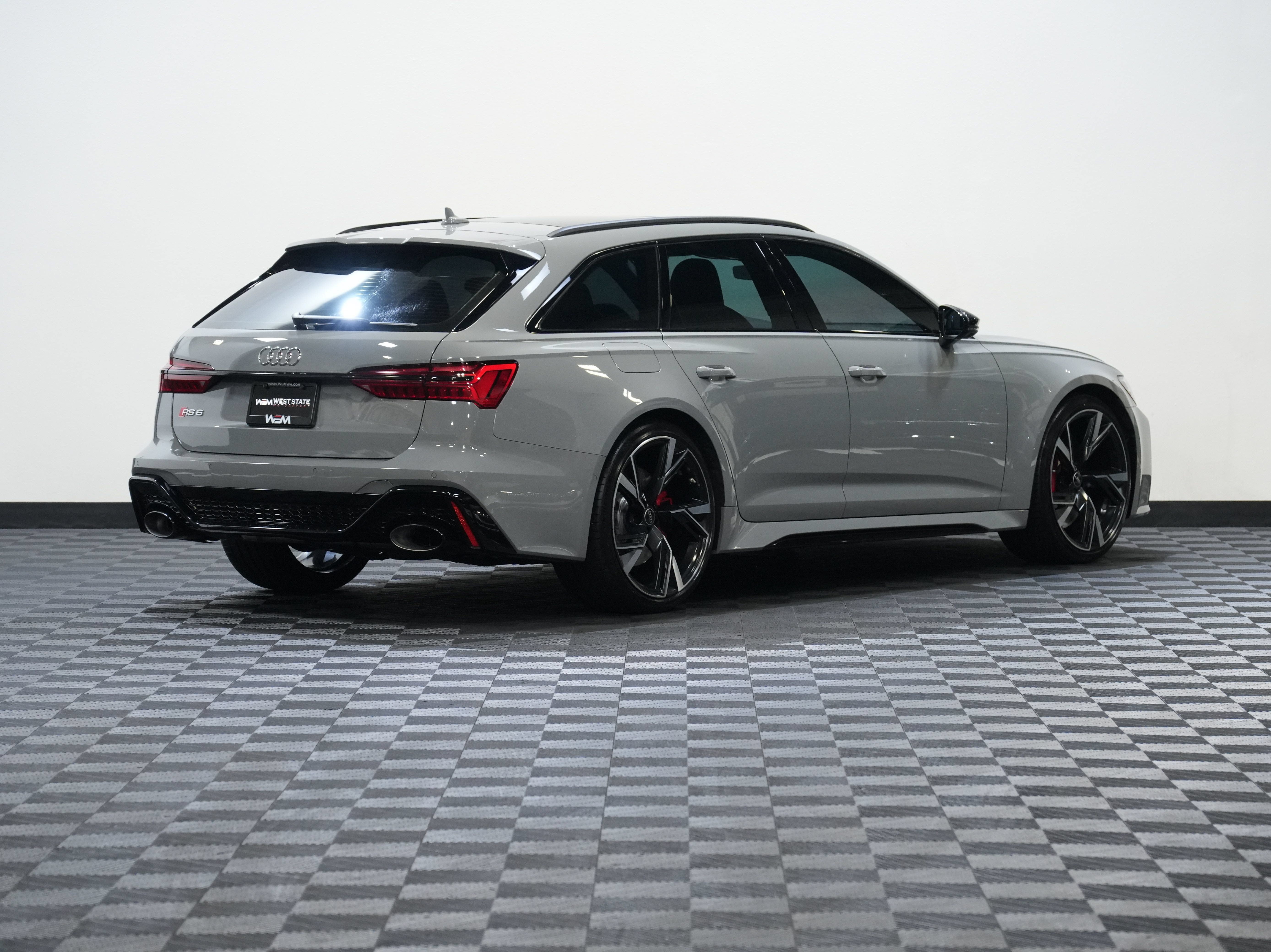 Used 2022 Audi RS 6 AWD/4WD image 6