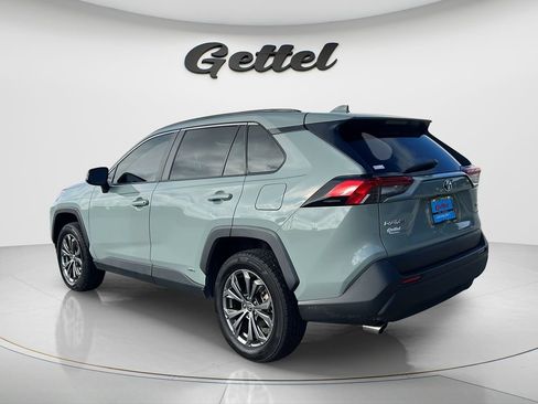 Used 2022 Toyota RAV4 XLE Premium AWD/4WD image 7