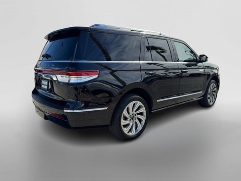 Used 2024 Lincoln Navigator Reserve image 5