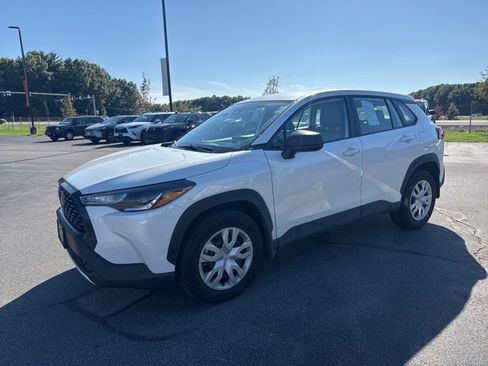 Used 2022 Toyota Corolla Cross L image 2