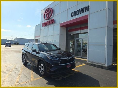 Used 2023 Toyota Highlander XLE AWD/4WD image 1