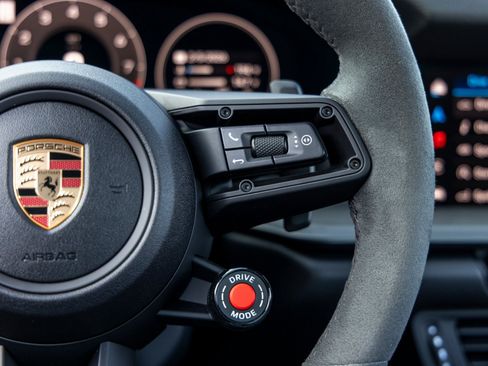 Used 2025 Porsche 911 Carrera image 32