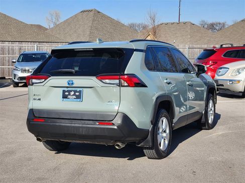 Used 2020 Toyota RAV4 XLE image 3