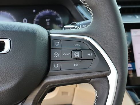 New 2026 Jeep Grand Cherokee L Limited w/ Luxury Tech Group II AWD/4WD image 19