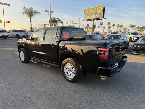 Certified 2023 Nissan Frontier SV w/ Graphics Package image 4