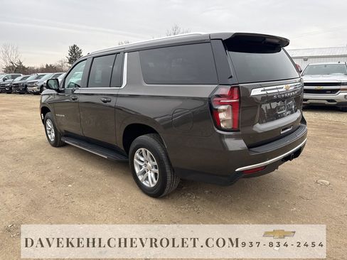 Used 2021 Chevrolet Suburban LT w/ Luxury Package image 3