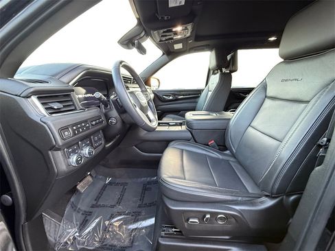 Used 2023 GMC Yukon XL Denali image 9
