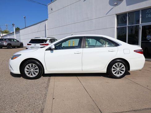 Used 2015 Toyota Camry LE FWD image 2