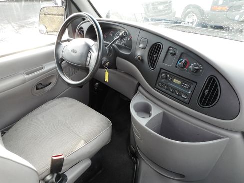 Used 1998 Ford E-150 and Econoline 150 image 21