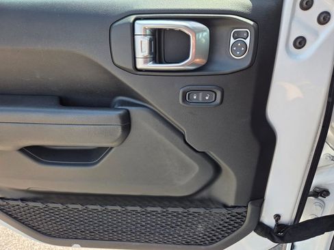 Used 2023 Jeep Wrangler Rubicon image 21