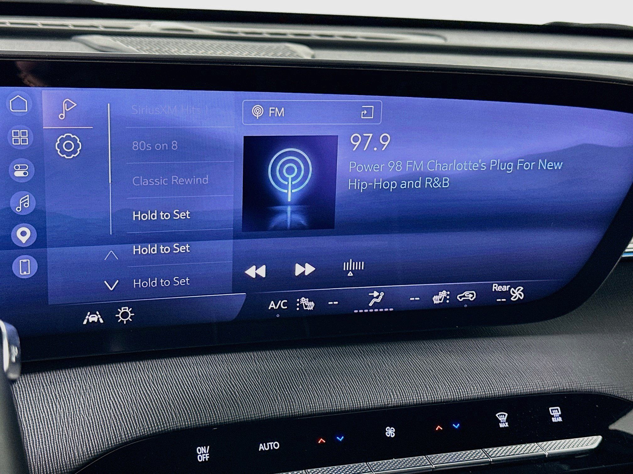 Used 2025 Buick Enclave Preferred FWD image 21