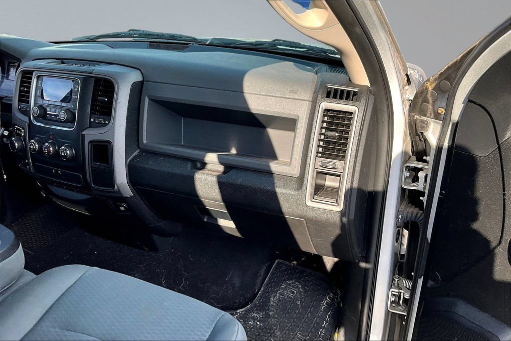 Used 2017 RAM 1500 Express AWD/4WD image 19