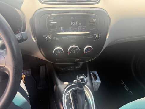 Used 2018 Kia Soul FWD image 24