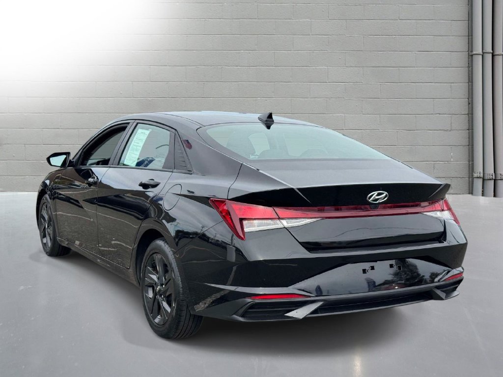 Used 2021 Hyundai Elantra SEL w/ Cargo Package FWD image 6