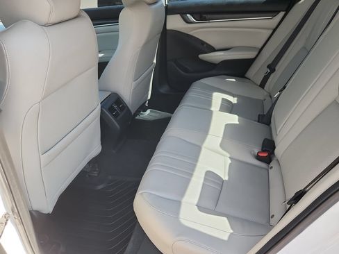 Used 2020 Honda Accord Touring image 11