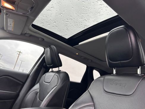 Certified 2019 Jeep Cherokee Limited image 18