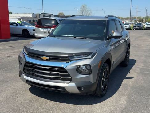 Used 2023 Chevrolet TrailBlazer LT w/ Convenience Package AWD/4WD image 2