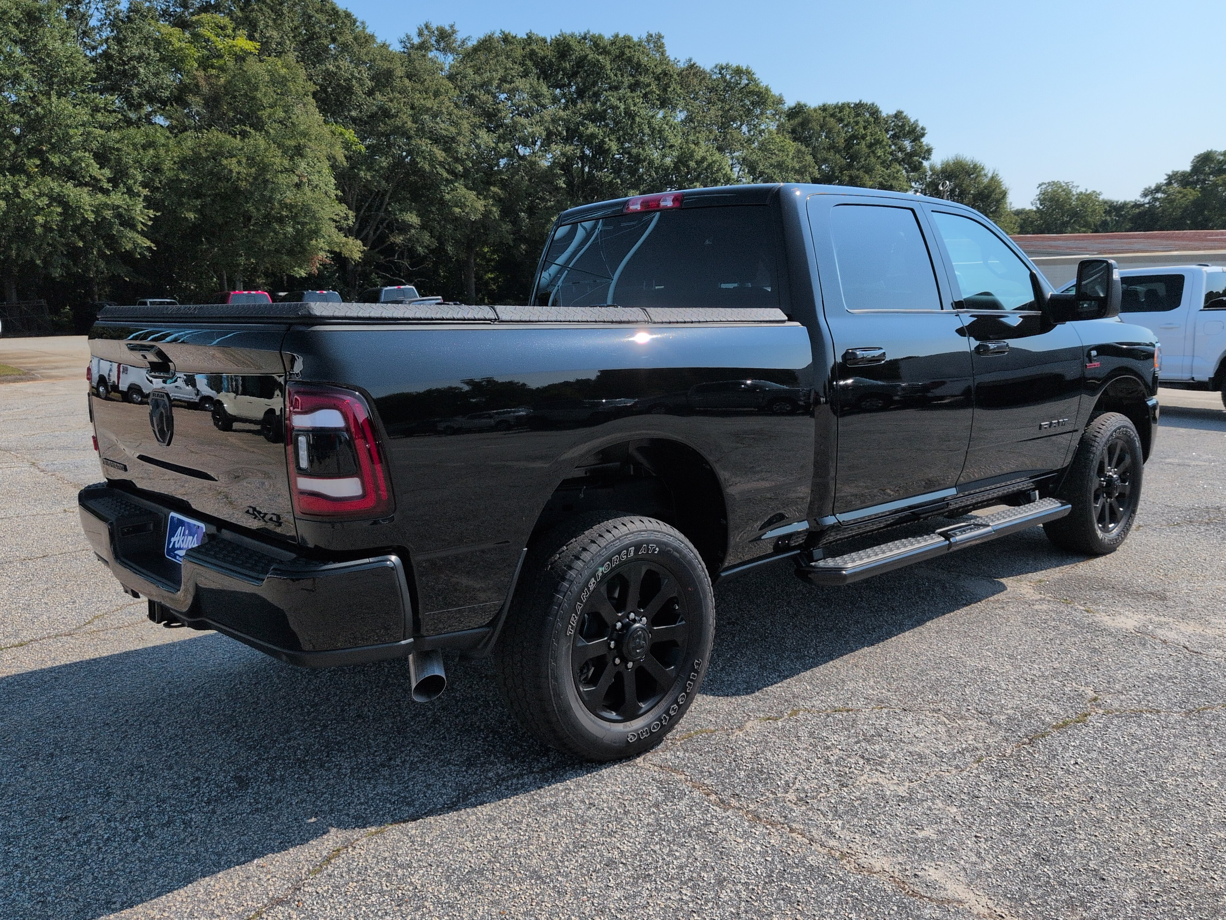 Certified 2024 RAM 2500 Big Horn w/ Night Edition AWD/4WD image 3