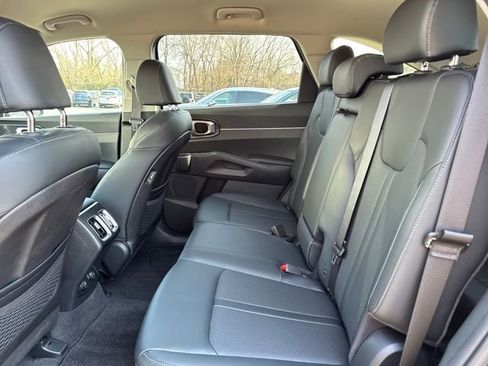 Used 2021 Kia Sorento S image 10