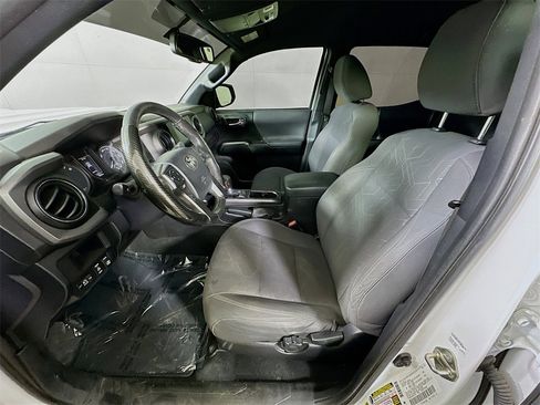 Used 2017 Toyota Tacoma TRD Sport w/ Tow Package image 14