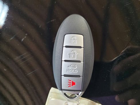 Used 2021 Nissan Versa SV image 32