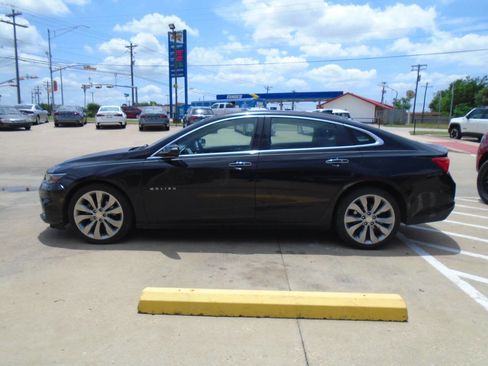 Used 2018 Chevrolet Malibu Premier w/ Premier Sun and Wheel Package FWD image 3