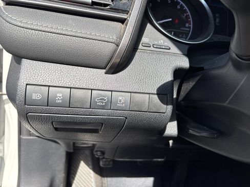 Used 2019 Toyota Camry SE FWD image 18