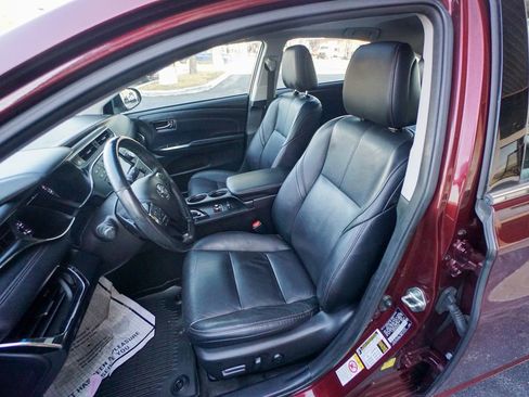 Used 2017 Toyota Avalon Touring image 15