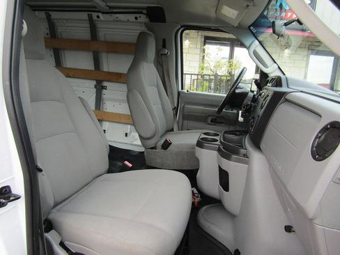 Used 2014 Ford E-250 and Econoline 250 w/ Power Group image 12