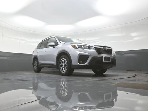 Used 2019 Subaru Forester Premium AWD/4WD image 11