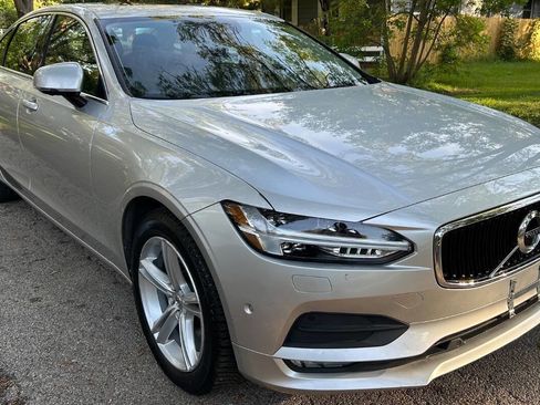 Used 2018 Volvo S90 T5 Momentum w/ Convenience Package image 4
