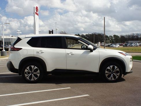 Used 2023 Nissan Rogue SV image 19