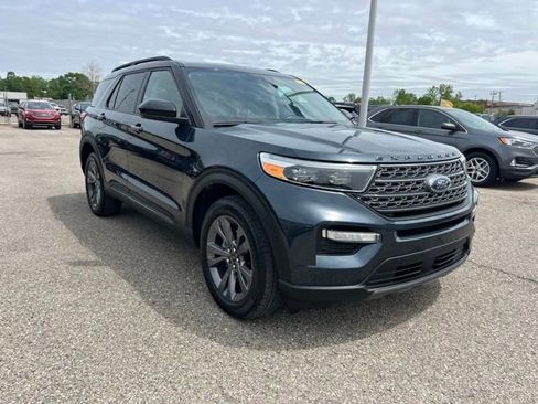 Certified 2024 Ford Explorer XLT w/ Equipment Group 202A AWD/4WD image 3