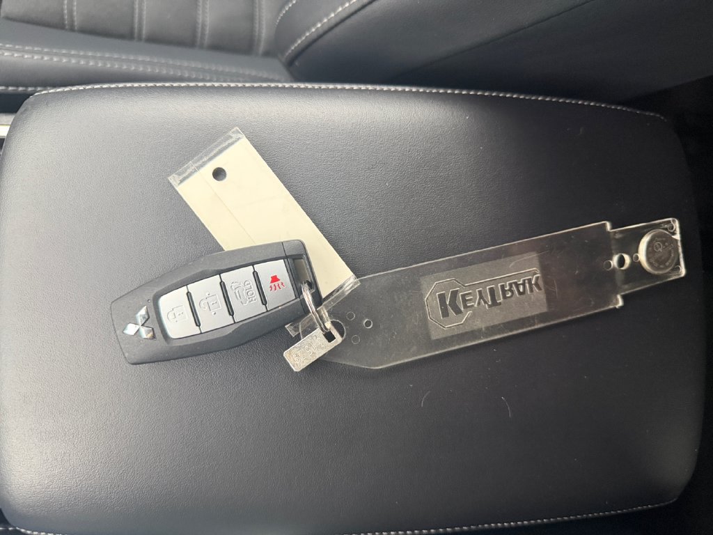 Used 2024 Mitsubishi Outlander 4WD Plug-In Hybrid image 32