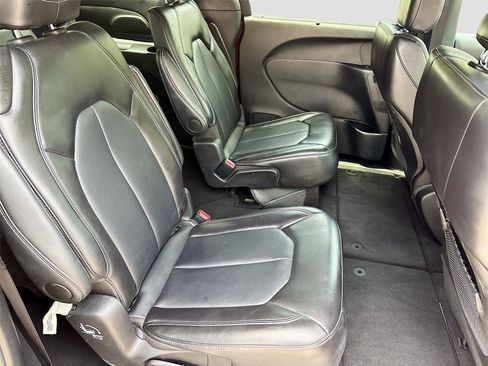 Used 2025 Chrysler Pacifica Select FWD image 28
