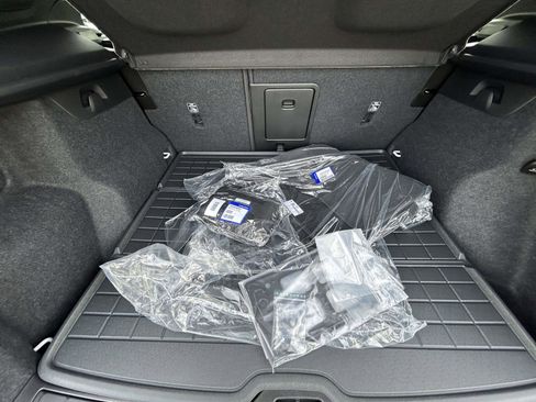 New 2026 Volvo XC40 B5 Ultra w/ Protection Package Premier image 17