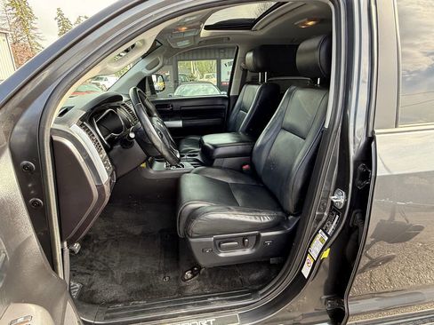 Used 2018 Toyota Sequoia TRD Sport AWD/4WD image 10