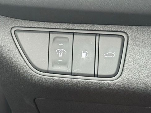 Used 2025 Genesis G70 2.5T image 21