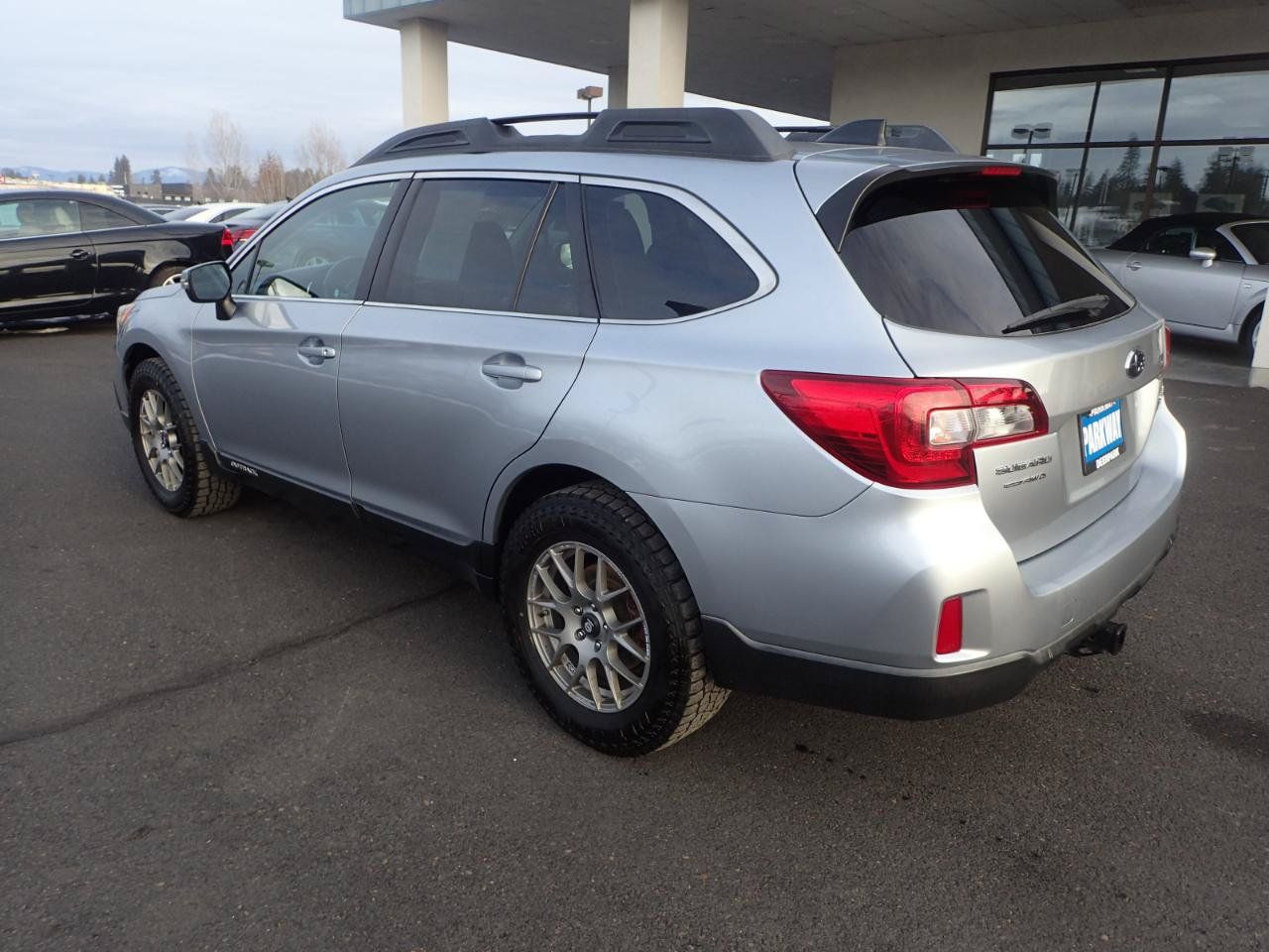 Used 2016 Subaru Outback 2.5i Limited AWD/4WD image 3