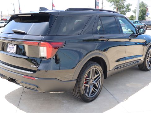 New 2026 Ford Explorer ST-Line w/ ST-Line Street Pack AWD/4WD image 5